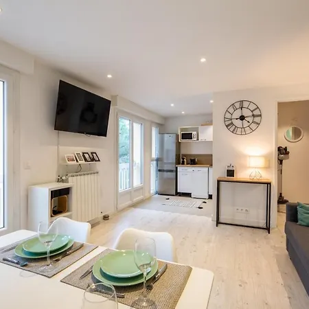 Meuble 2 Etoiles, Wifi, A 2 Pas Des Plages Fréjus