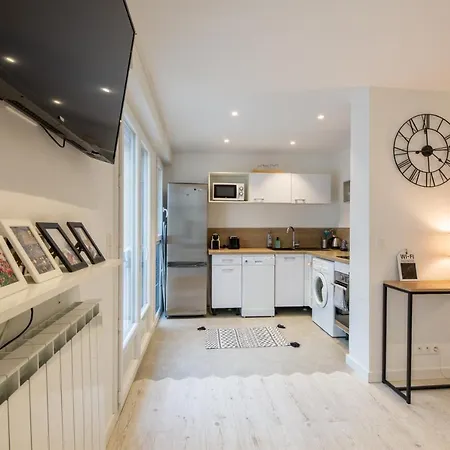 Meuble 2 Etoiles, Wifi, A 2 Pas Des Plages Apartament