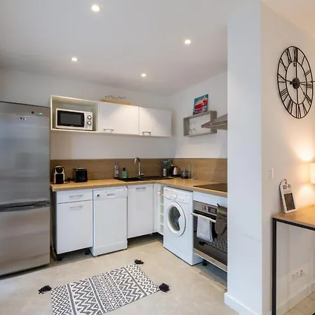 Apartament Meuble 2 Etoiles, Wifi, A 2 Pas Des Plages Fréjus
