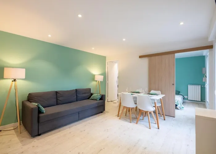 Meuble 2 Etoiles, Wifi, A 2 Pas Des Plages Fréjus