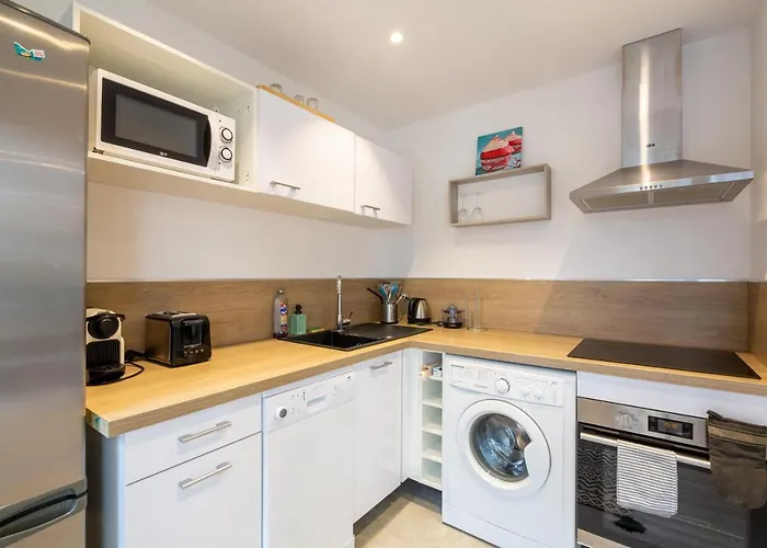 Meuble 2 Etoiles, Wifi, A 2 Pas Des Plages * Fréjus