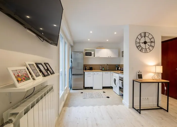 Meuble 2 Etoiles, Wifi, A 2 Pas Des Plages Διαμέρισμα