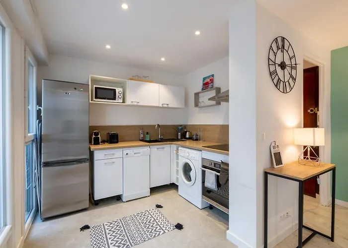 Διαμέρισμα Meuble 2 Etoiles, Wifi, A 2 Pas Des Plages Fréjus